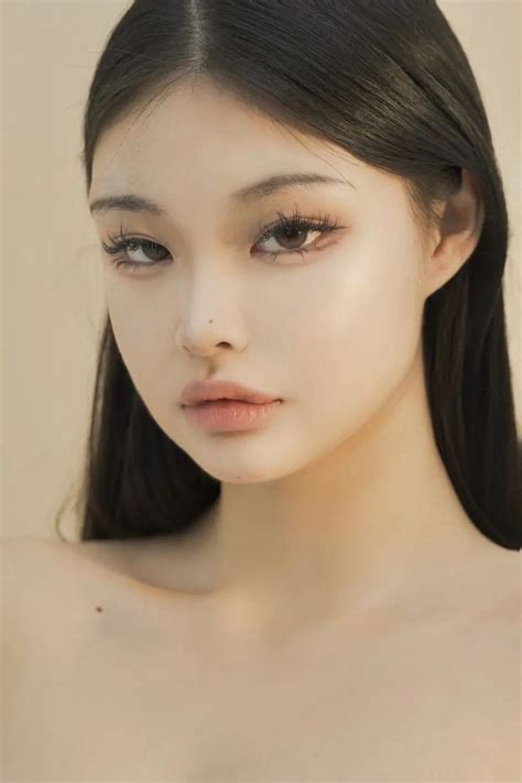 Pin By Saji Takashi On Lllu1s In 2022 Asian Eye Makeup Asian Makeup Artistry Makeup