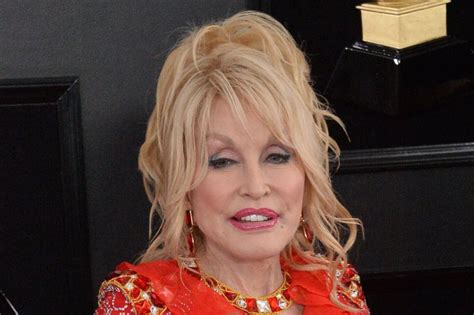 Dolly Parton To Unwrap First Holiday Album In Years On Oct UPI Com