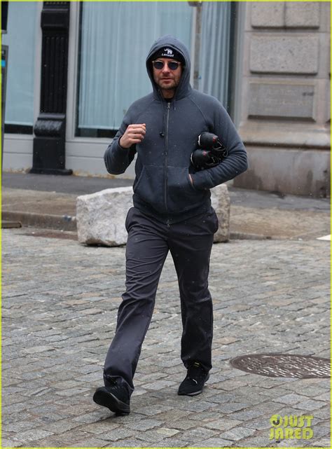 Bradley Cooper Steps Out After Suki Waterhouse Split Photo Bradley Cooper Photos