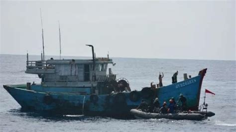 Dua Kapal Vietnam Coba Mengecoh Kri Usman Harun Di Laut Natuna Utara