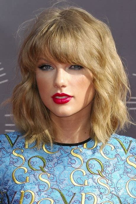 The functionality of medium hair is combined with style and modern allure of a bang hairstyle and as a result we have got so many amazing options. Medium short hairstyles 2015