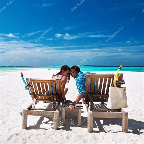 부부는 몰디브에서 해변에서 휴식 — 스톡 사진 © Haveseen 41251005