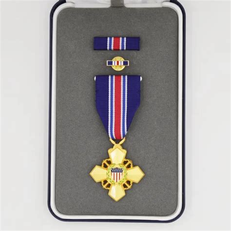 Cased Us Usa Coast Guard Cross Order Badge Medal Ribbon Bar Lapel Pin