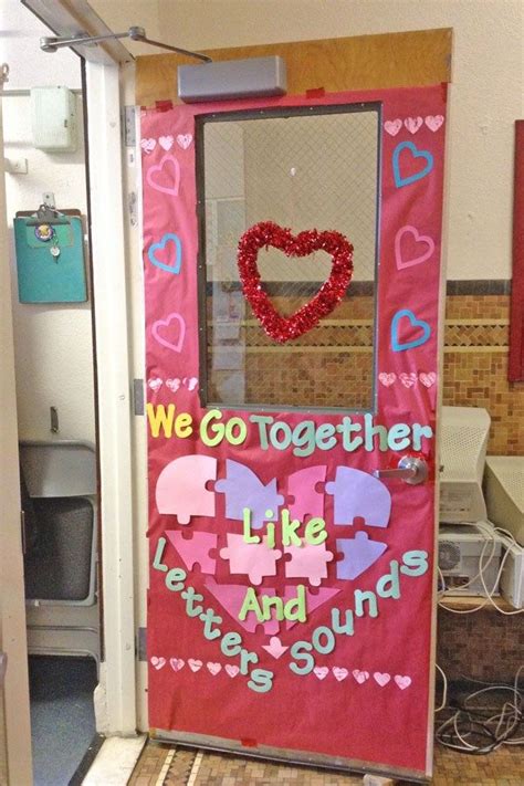 15 Simple School Decorations On A Valentines Day In 2020 Valentines