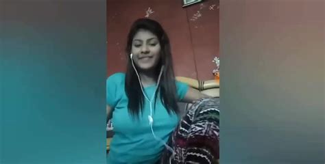 Desi Girl Bra Less Boobs Shaking On Live