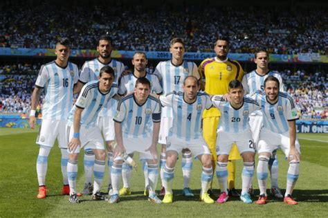 Os campeões mundiais de futebol em 1978. Seleção Argentina é destaque no mercado de transferências ...