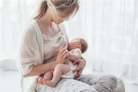 چگونه بعد از سزارین شیر داشته باشیم؟ راه های زیاد شدن شیر مادر بعد از