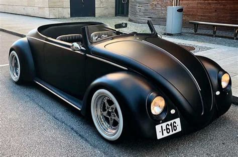 Designer transforma simples VW Fusca 1961 em brutal fuscão preto de