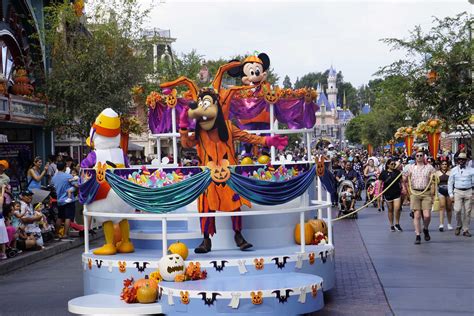 Photos Video 2022 Halloween Cavalcade Debuts At Disneyland Featuring