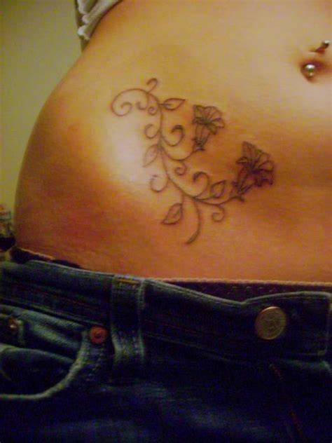 35 Hip Tattoos Most Women Hip Tattoo Small Tattoos Rose Heart Tattoo