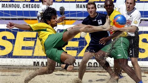 Brasil, que busca o 6° título, está no grupo c ao lado de suíça, belarus e el salvador. Craque do futebol de areia, Jorginho lamenta crise e desabafa: 'Falta vergonha na cara'