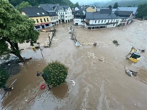 hochwasser katastrophe im ahrtal der eifel und erftstadt der tag als die flut kam der 14