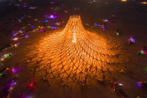 Galaxia Mamou Mani S Twisting Timber Structure For Burning Man