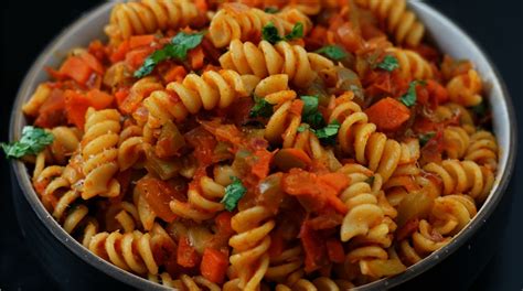 உடுப்பி ஸ்பெஷல் முங் பீன் மசாலா சாதம்! Pasta Recipe / Pasta Recipe Indian Style | Steffi's Recipes