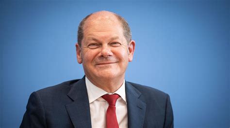Seit 2018 ist er vizekanzler und finanzminister der bundesrepublik deutschland. Olaf Scholz: Was die Soli-Vorschläge des Finanzministers ...
