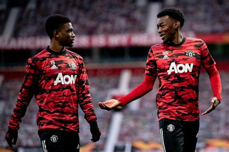 Earlier in the game, with bruno fernandes down, this is what wolves had. Amad and four Manchester United academy players who could ...