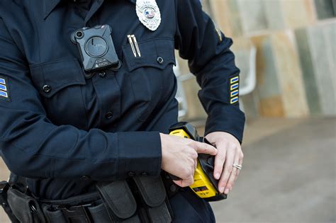 seattle police department chooses axon for body worn cameras and