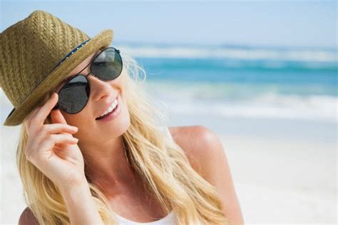 Stylish Blonde Smiling Beach Sunglasses Polarized Sunglasses Women
