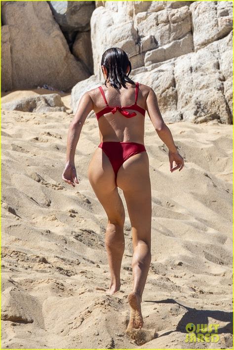 Model Olivia Culpo And Nfl Star Christian Mccaffrey Look Amazing On The Beach In Mexico Photo
