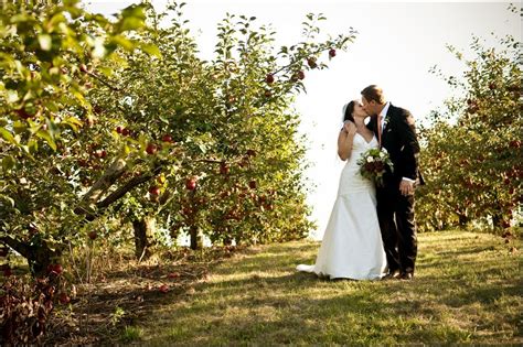 Fall Wedding In An Apple Orchard Engagement Photo Locations Outdoor