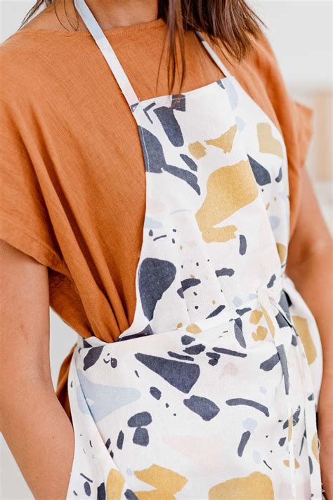 How To Sew An Apron In 10 Minutes Simple Sewing Diy
