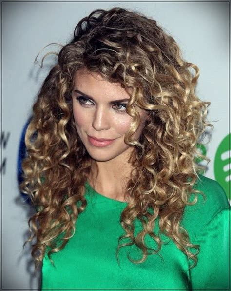 Curly Haircuts 2019 Trends In 2020 Curly Hair Styles Curly Hair