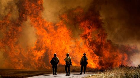 Southern California Fire Forces Thousands From Homes In