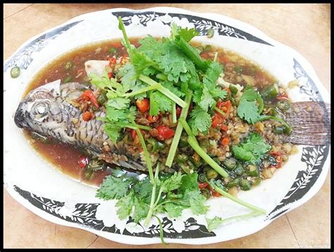 Cantonese steamed fish is a traditional and simple recipe often served as one of the final courses in a traditional wedding banquet. Restoran Lan Je Steamed Fish (兰姐清蒸非洲鱼) @ Kota Damansara ...