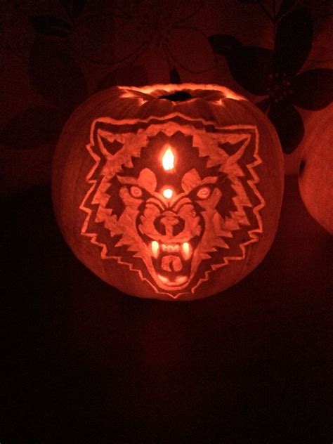 Halloween Pumpkin Carving Of A Snarling Wolf Pumpkin Carving