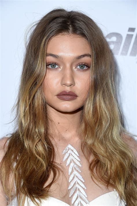 gigi hadid just made brown lipstick more glamorous than red gigi hadid style brown lipstick