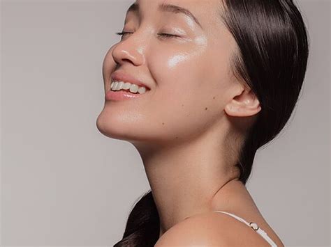 Meski teksturnya cair, namun serum ini tidak akan terasa berminyak saat dipakai. √ 4+ Serum Wardah untuk Kulit Berminyak Terbaik (Review ...