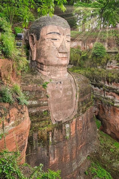 Premium Photo Leshan Giant Buddha Is A 71 Meter Tall Stone Statue