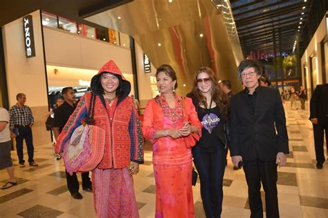 Tan sri lim is facing exciting times ahead with new ventures including the development of a shopping mall, additional gaming facilities and the refurbishment of the genting highlands resort. Kee Hua Chee Live!: LIMKOKWING UNIVERSITY LAUNCHES ITS OWN ...