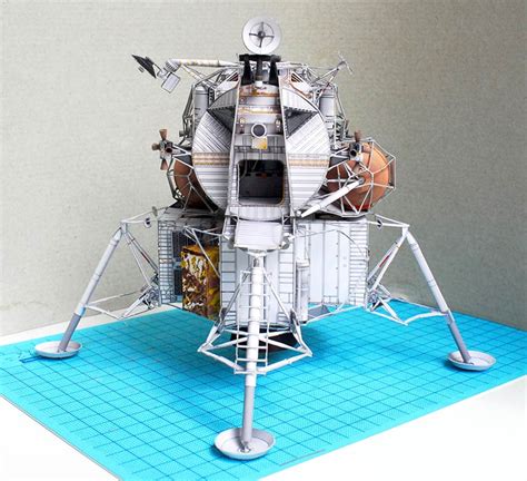 Papercraft Espacial Por Uhu02 Mundo Flaneur