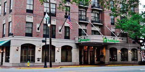Stay smart, rest, and recharge at holiday welcome to the holiday inn express savannah historic district! Holiday Inn Savannah Historic District | Travelzoo