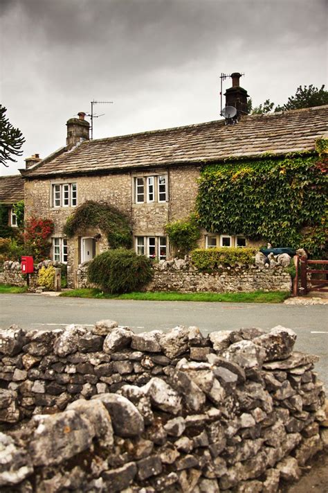 Old Stone Cottage Decorating On A Dime Budget Home Decorating Cottage