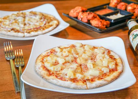 各國披薩（英语：list of pizza varieties by country）. 高雄聚餐推薦Pizza Rock搖滾披薩(高雄文化店)-外國人也愛的平價薄餅皮義式pizza! - 美食好芃友