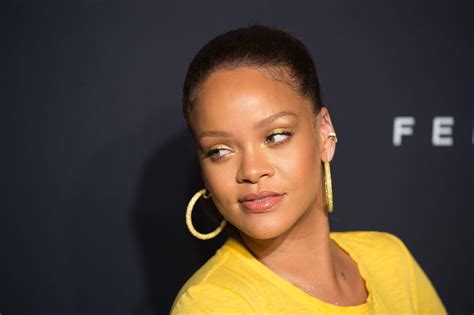 Rihanna Criticizes Snapchat For Ad Referencing Domestic Violence Wdvd Fm