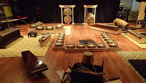 Karakteristik musik kontemporer merupakan hal yang dapat dijadikan acuan untuk membedakan musik kontemporer dengan musik yang lainnya. Pengertian Musik Tradisional, Ciri, Fungsi & Contohnya (Lengkap)