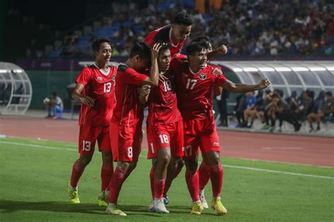 Menang 2 1 Atas Kamboja Timnas Indonesia Kunci Juara Grup A Dan Lolos
