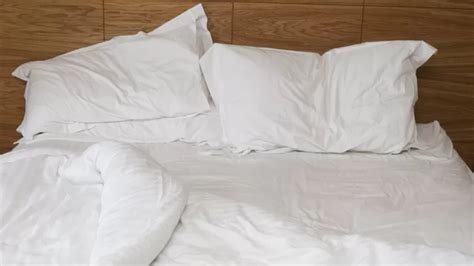 An Unmade Bed Is Healthier Why You Shouldnt Make Your Bed In The Morning