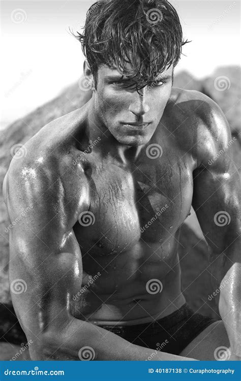 gorący facet zdjęcie stock obraz złożonej z atleta seychelles 40187138