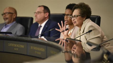 With the advent of virus testing, vaccination against felv and selective breeding, the cancer caused by this virus has diminished greatly. DeSoto mayor has lung cancer, she announces during city ...