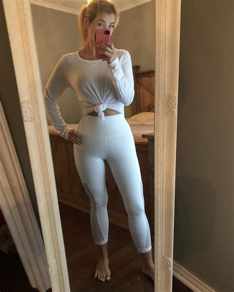 Real Amateur Mom Emily In Tight Pants And Great Tits 21 Photos XXX