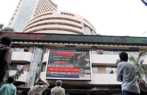 Sensex Today Live Updates Stock Market Sensex Extends Gains Up 300 Points Nifty Tops 10 200