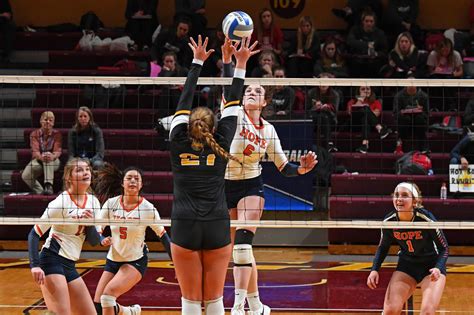 hope volleyball edged in ncaa tournament opener