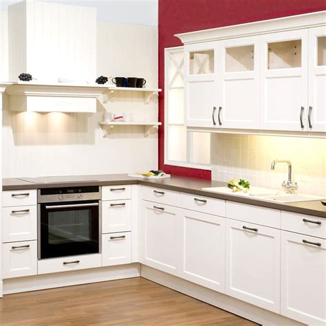 We also paint furniture, offering clean looking spray painting or decorative painting. Where is the Best Professional Kitchen Cabinet Painting Near Me?