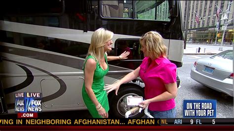 A Sexy Ainsley Earhardt In Green Sexy Leg Cross