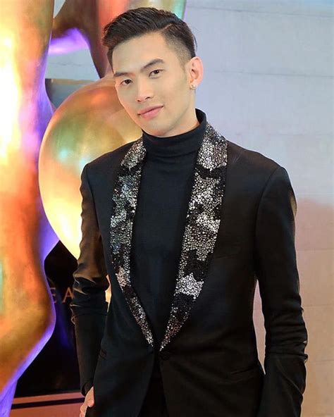 เตชินท์ พลอยเพชร ชื่อเล่น มะตูม เป็นนักแสดง พิธีกร และผู้ดำเนินรายการวิทยุ. ดีเจมะตูม ขอโทษ เป๊ก ผลิตโชค เสียใจเคยแซวเรื่องหน้า ตอนนี้ ...