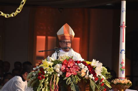 Orangnya ganteng dan berkumis tebal. Mgr. Robertus Rubiyatmoko: Tiga Fakta Unik Seputar Kumisnya | Departemen Dokumentasi dan ...